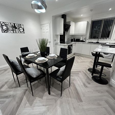 Lymer House - Stylish 3 Bedroom House In วุลฟ์เวอร์แฮมป์ตัน ภายนอก รูปภาพ