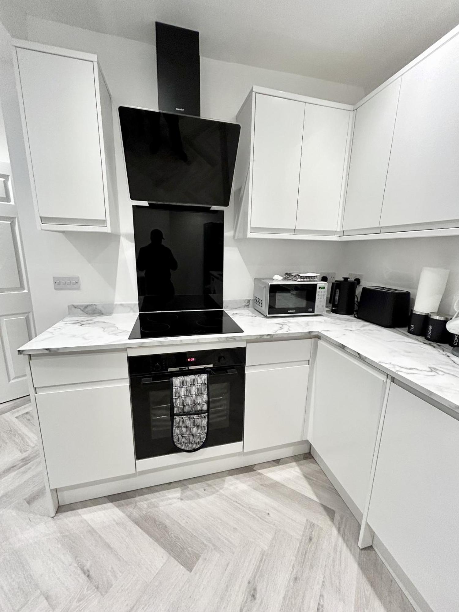 Lymer House - Stylish 3 Bedroom House In วุลฟ์เวอร์แฮมป์ตัน ภายนอก รูปภาพ