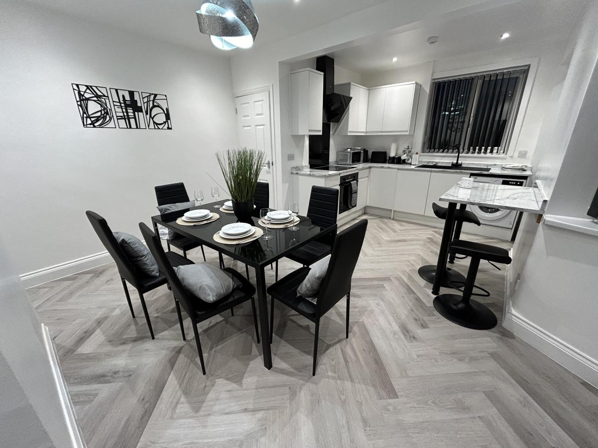 Lymer House - Stylish 3 Bedroom House In วุลฟ์เวอร์แฮมป์ตัน ภายนอก รูปภาพ