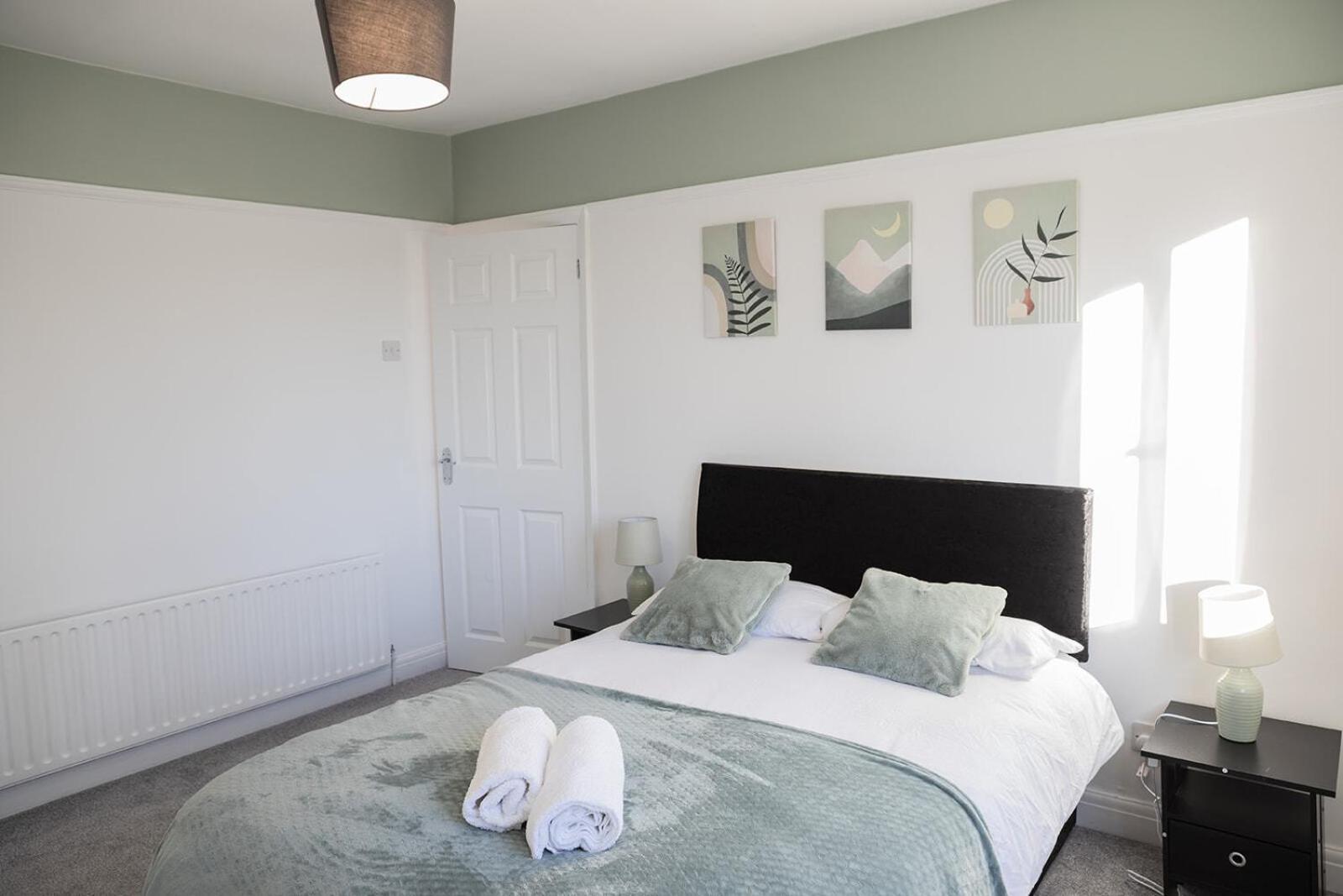 Lymer House - Stylish 3 Bedroom House In วุลฟ์เวอร์แฮมป์ตัน ภายนอก รูปภาพ
