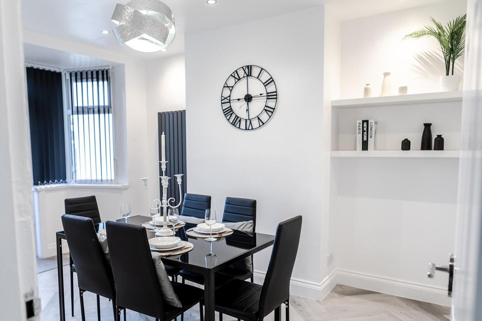 Lymer House - Stylish 3 Bedroom House In วุลฟ์เวอร์แฮมป์ตัน ภายนอก รูปภาพ