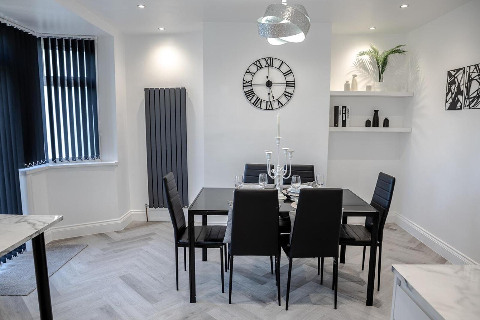 Lymer House - Stylish 3 Bedroom House In วุลฟ์เวอร์แฮมป์ตัน ภายนอก รูปภาพ