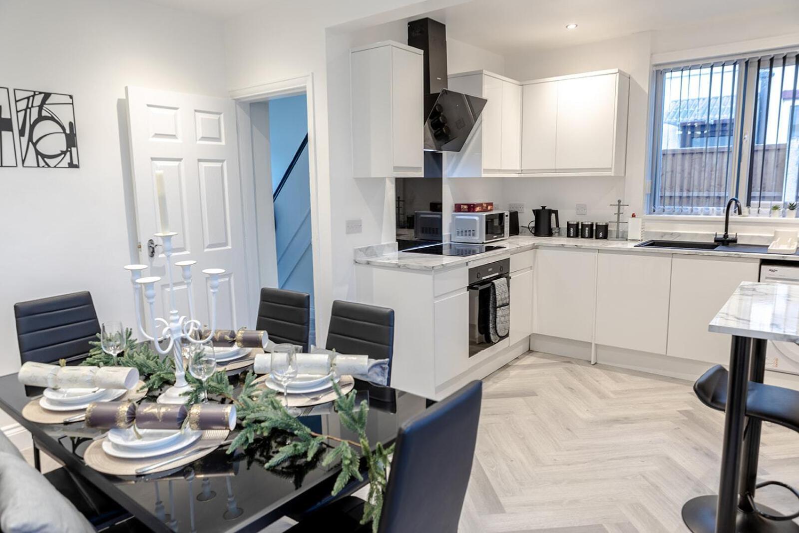 Lymer House - Stylish 3 Bedroom House In วุลฟ์เวอร์แฮมป์ตัน ภายนอก รูปภาพ